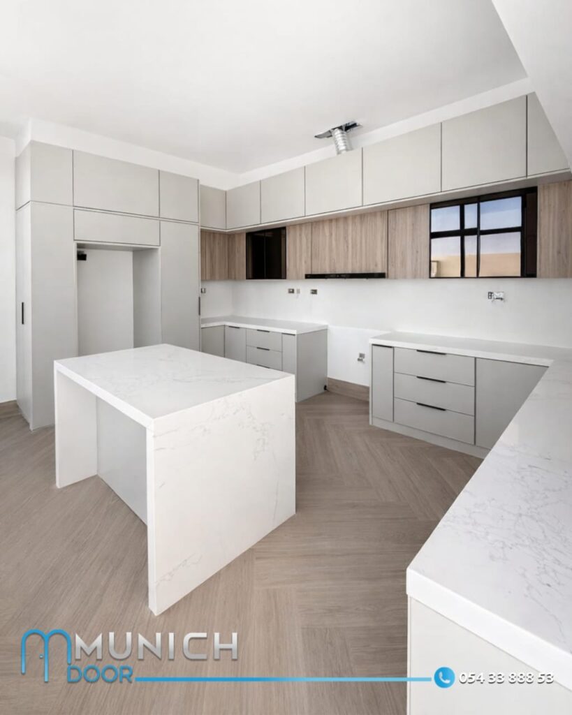 MODERN KITCHEN